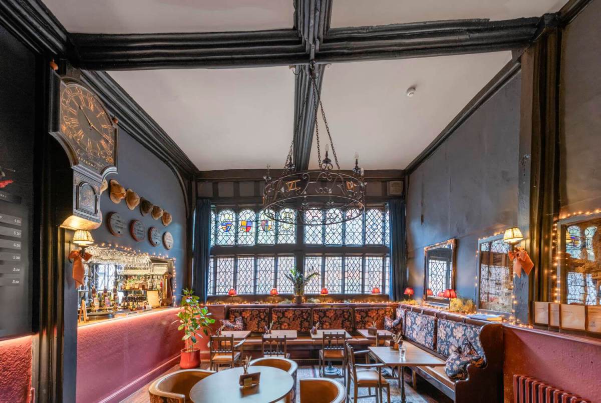 historic pubs with a festive theme