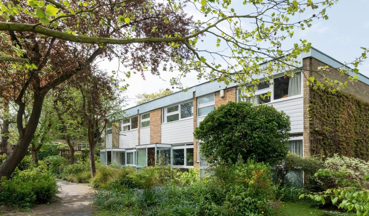 The Works of Modernist Architect Eric Lyons